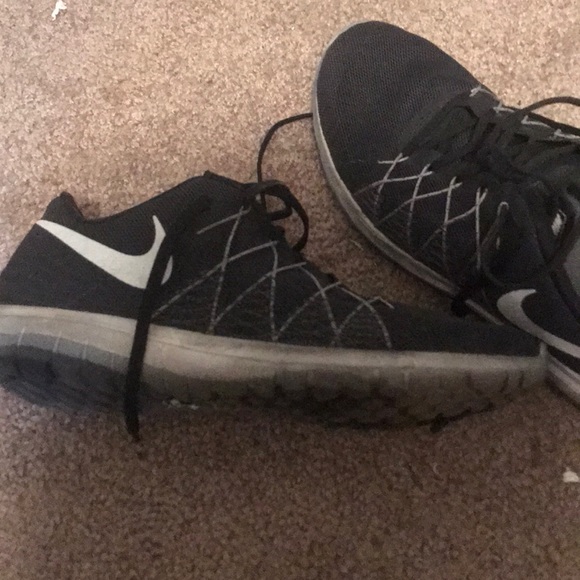 Nike Fury 2 shoes - Picture 2 of 3